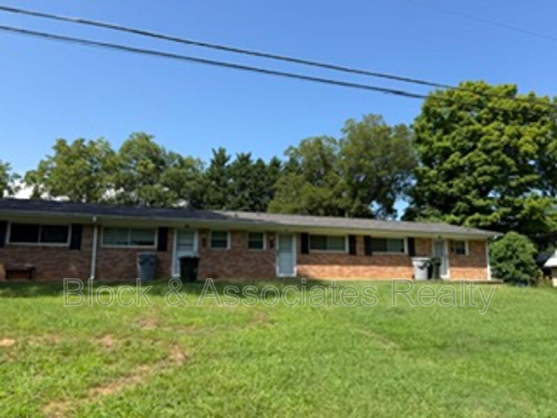 Asheboro House: 136 W. Pritchard St