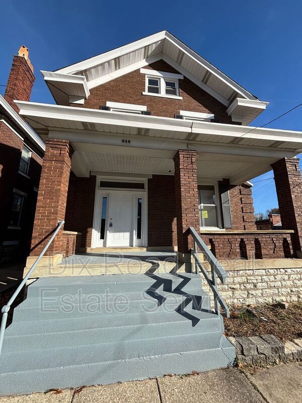 Cincinnati House: 810 Sunset Avenue