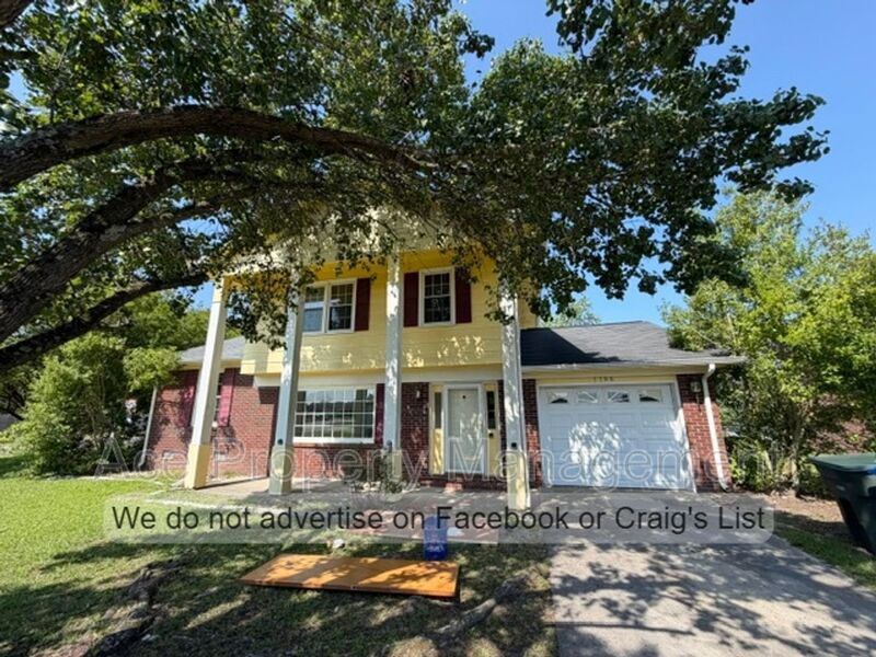 Fayetteville House: 7796 Adrian Drive