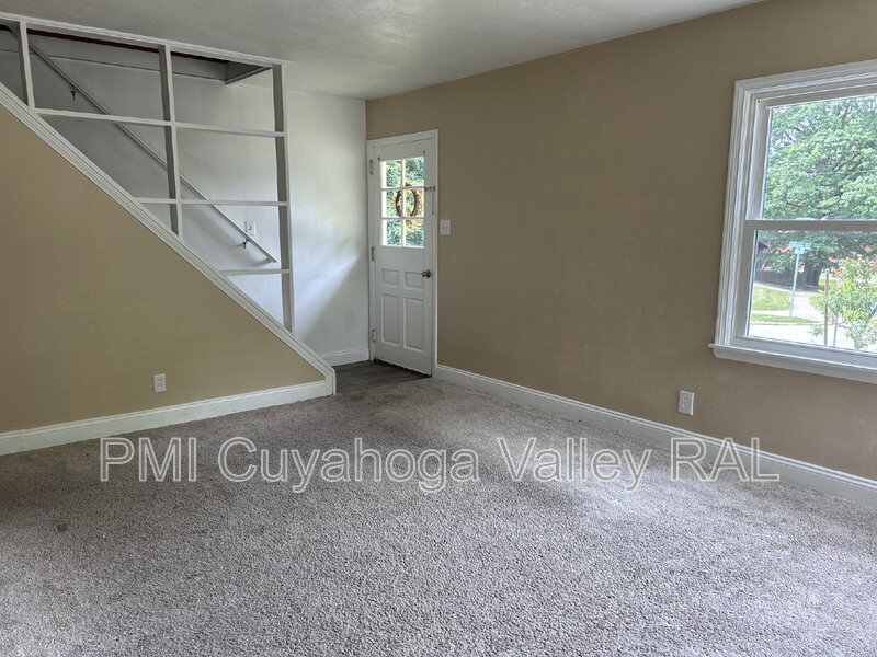 Cuyahoga Falls House: 2364 Suncrest Dr