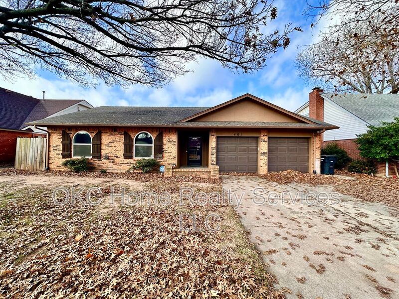 Moore House: 401 S Bouziden Dr