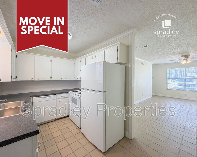 Belton Townhome: 1027 North Wall St