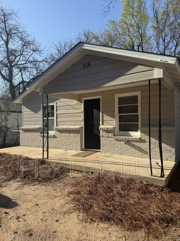 LaGrange House: 218 East Render Street