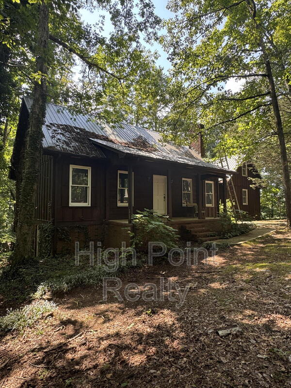 Fort Payne House: 6201 Robin Lane Northwest