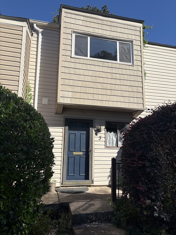 Columbia Townhome: 240 Jamil Rd