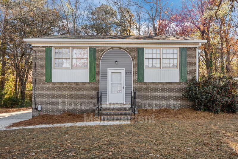 Fayetteville House: 735 Ashbrook Rd