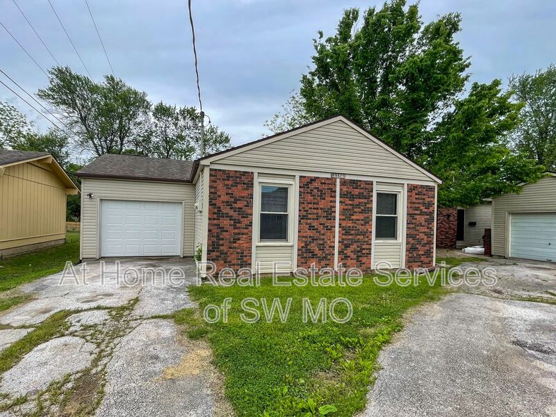 Springfield Condo: 3356 E. Whiteside
