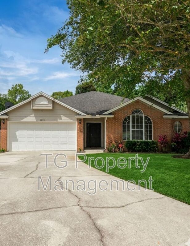 Jacksonville House: 12910 Forest Glen Ct S