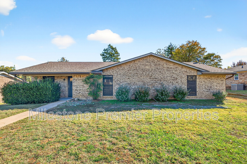 Denison House: 3014 Jennifer Avenue