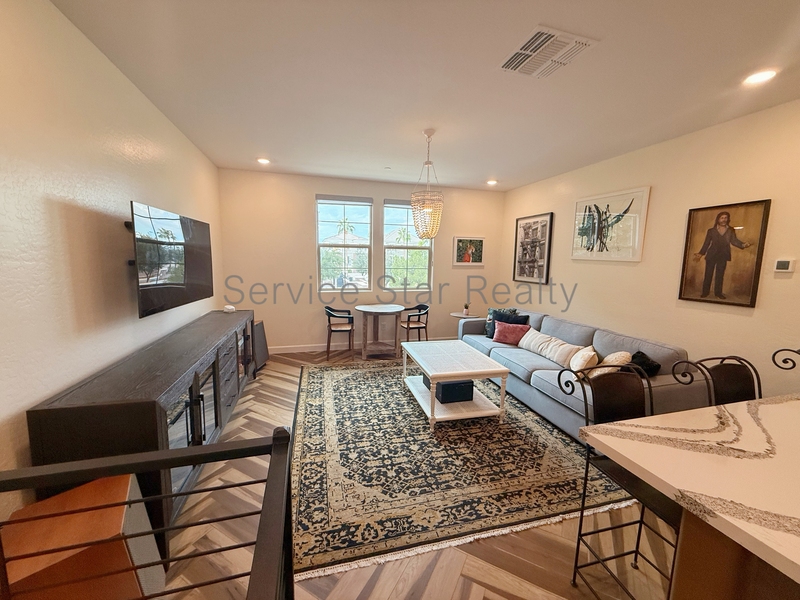Gilbert House: 2628 S Voyager Dr