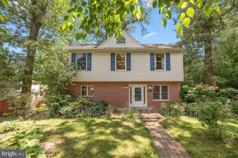 Annapolis House: 1161 Green Holly Drive