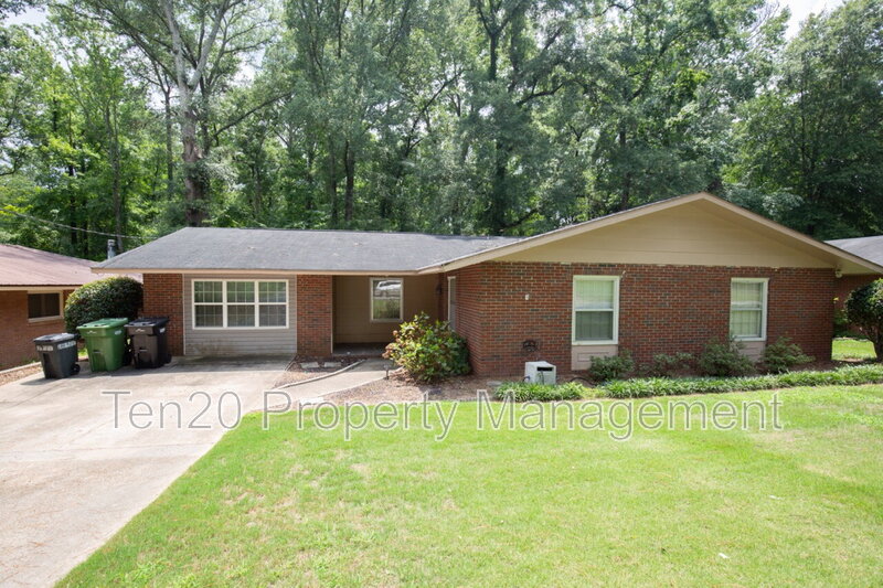 Columbus House: 4034 Savannah Dr
