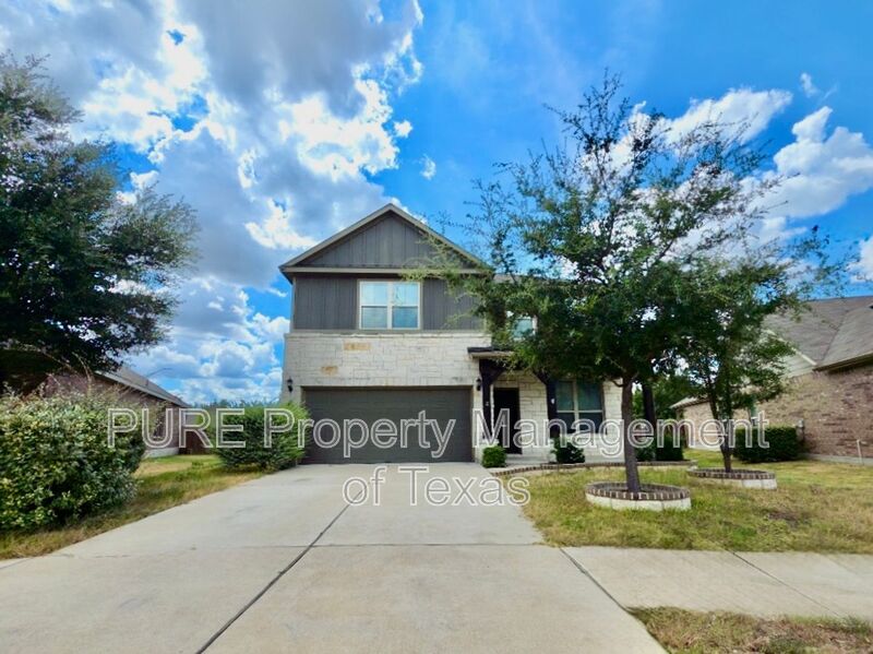 Hutto House: 205 Methodius Dr