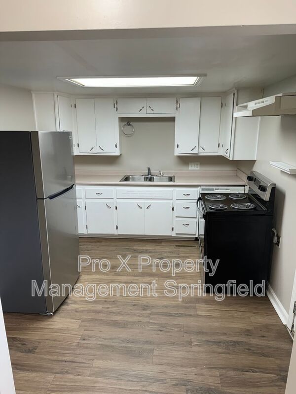 Springfield Townhome: 2929 East University Street
