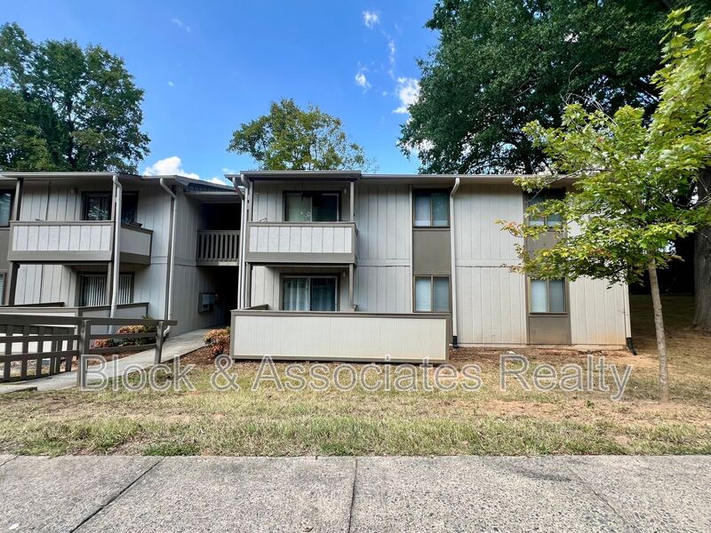 Winston-Salem House: 2250 Sunderland Road