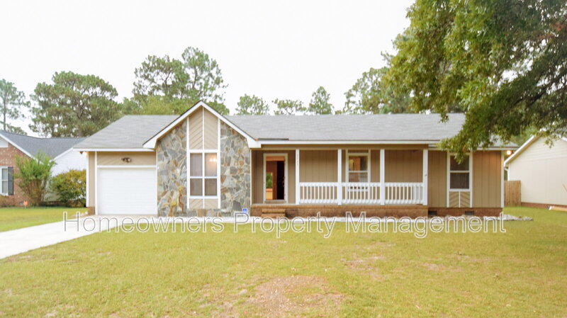 Fayetteville House: 6933 Woodmark Dr