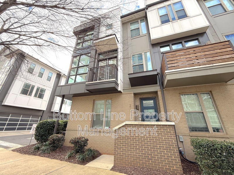 Charlotte Townhome: 211 Doggett St