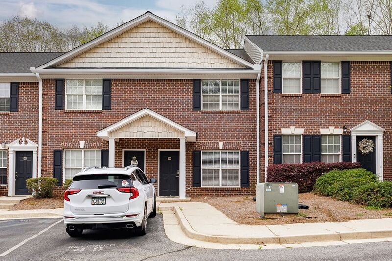Athens House: 101 Wood Lake Dr
