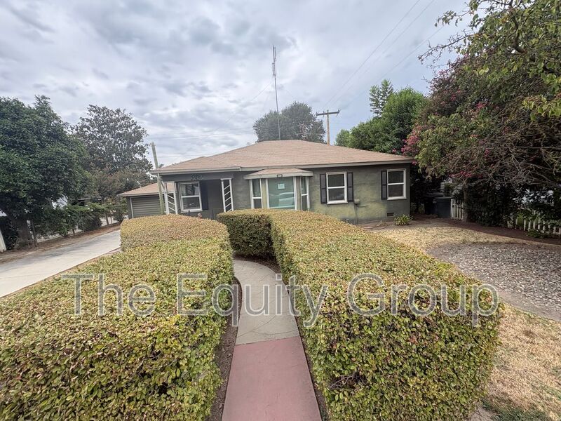 Visalia House: 801 S Sowell St