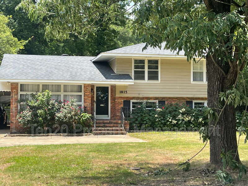 Columbus House: 1815 Marilon Dr