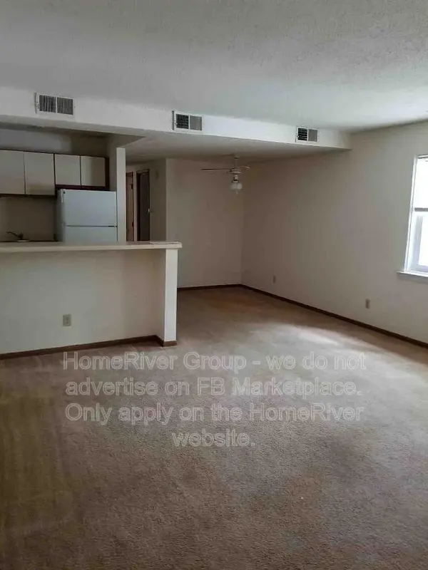 Columbia House: 1646 Towne Dr