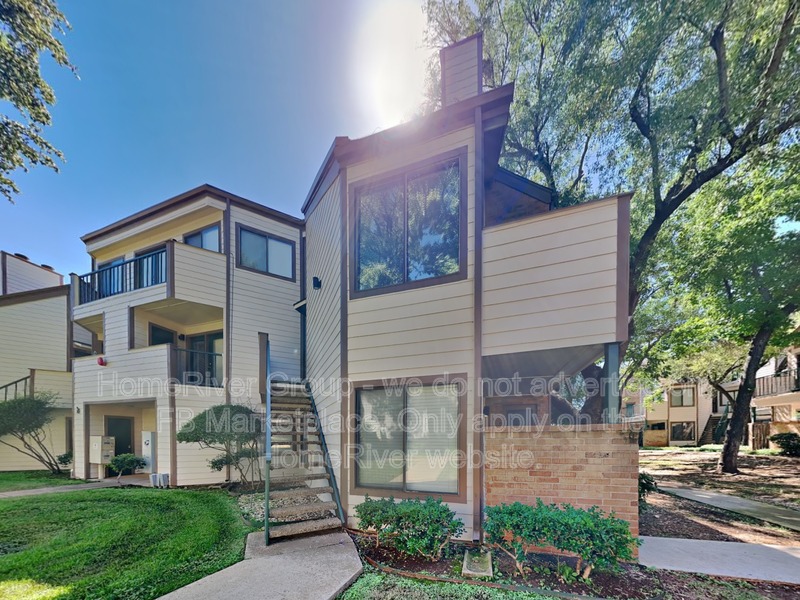 Arlington Condo: 2310 Balsam Dr