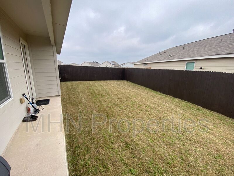 3 bed/2 bath GORGEOUS home located off Culebra and 1604, conveniently close to schools! - Photo 26