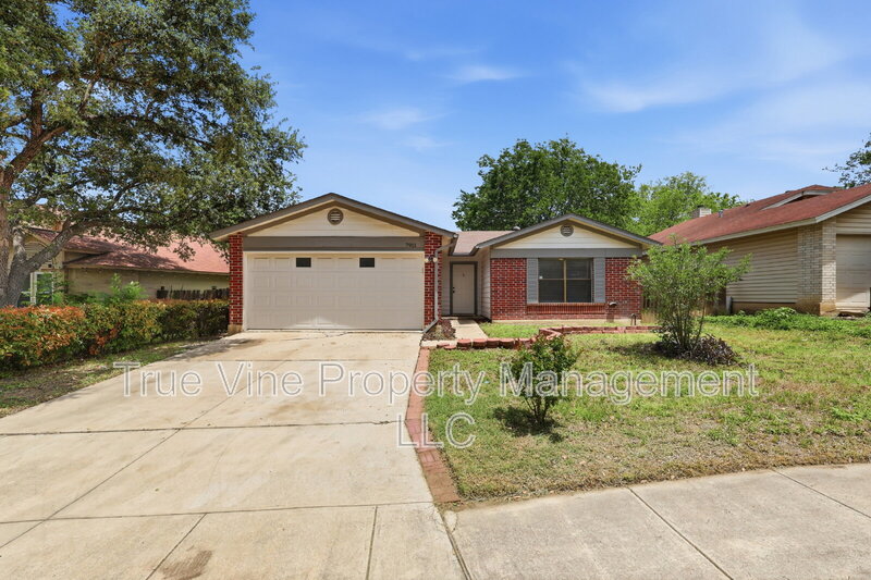 San Antonio House: 7911 Corona Ridge