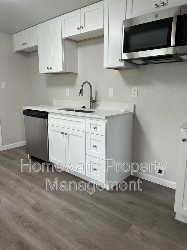 Dallas Condo: 407 North Justin Avenue - B