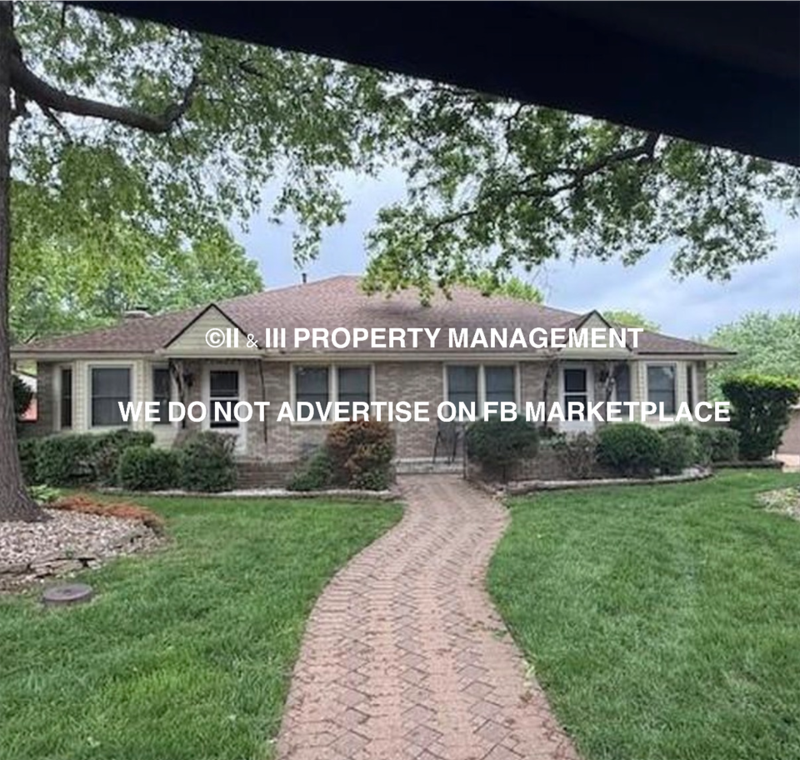 Blue Springs House: 1408 Southwest Sunset Street