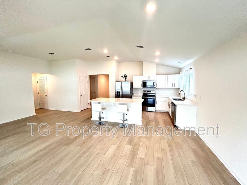 Jacksonville House: 1046 Panther Lake Pkwy