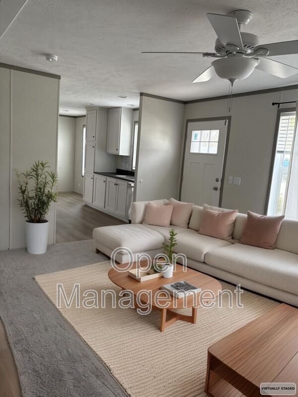 Bloomington House: 31 Cornflower Ln #15