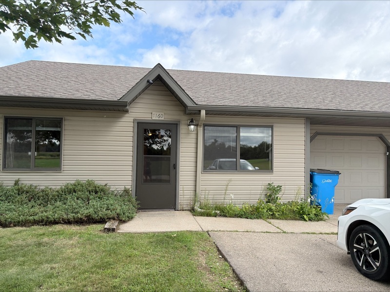 Gresham Condo: 1160 Schabow Street