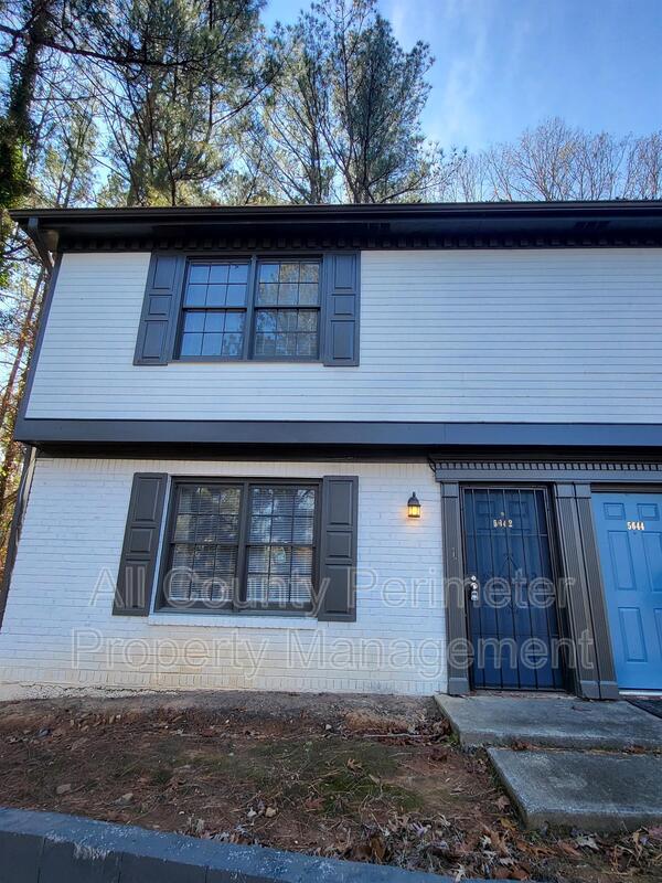Norcross Townhome: 5642 Estates Ct