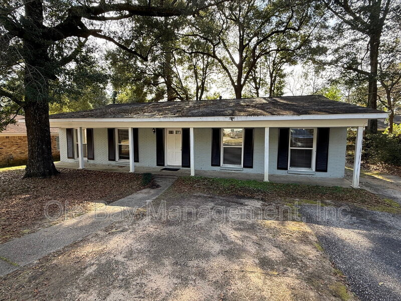 Mobile House: 5555 Vanderbilt Dr