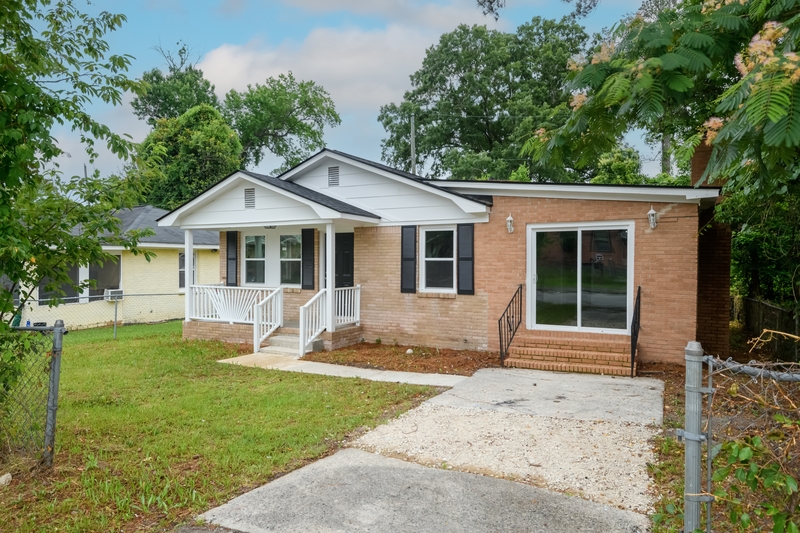 Columbia House: 102 Burdock Circle