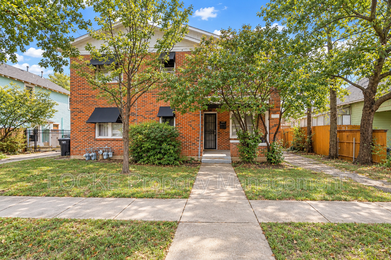 Fort Worth House: 1411 6th Avenue