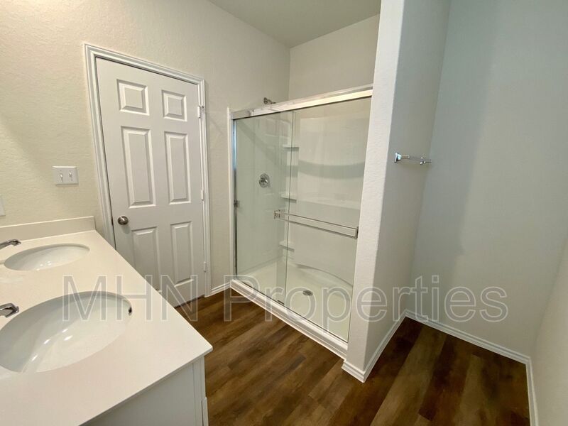 *First Time Rental, 6 months rental option available*  3 bed/2 bath BRAND NEW BUILD home, located in Seguin! - Photo 18