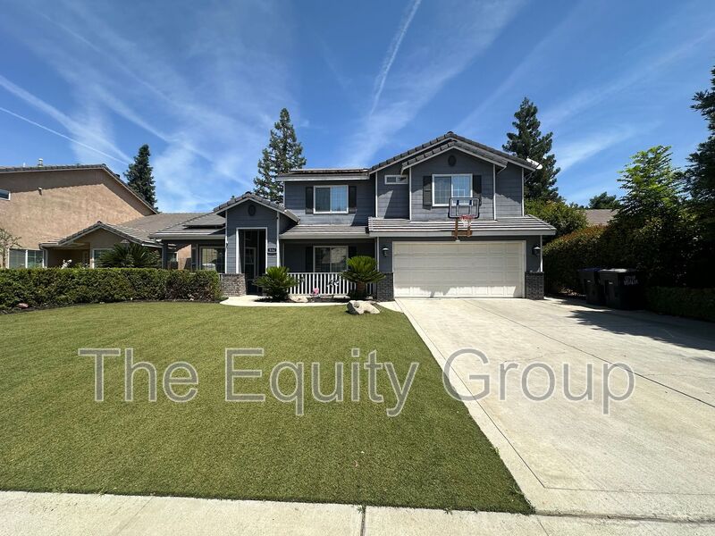 Visalia House: 534 West Russell Ave