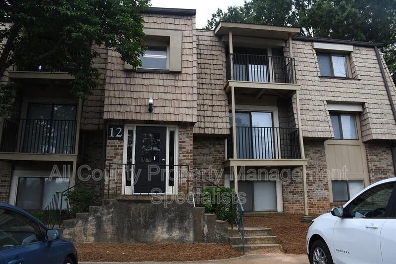 Columbia House: 1217 Old Manor Rd
