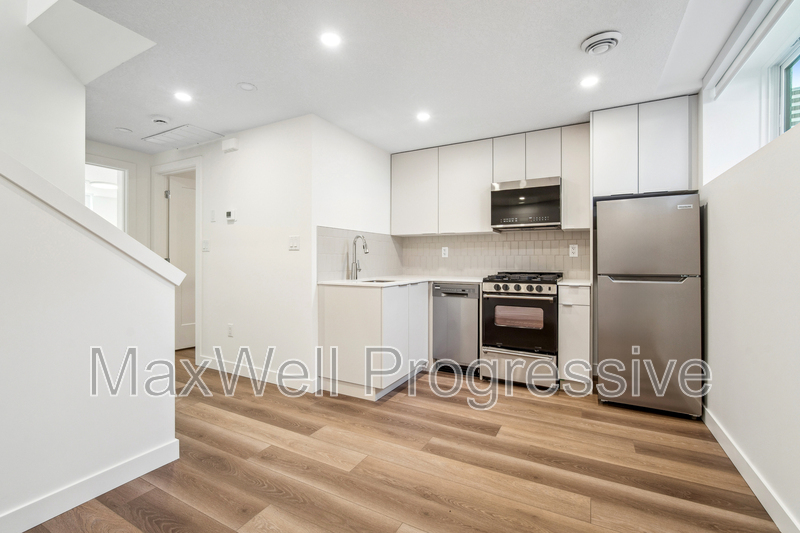 Edmonton Condo: 7803 - 77 STREET NW