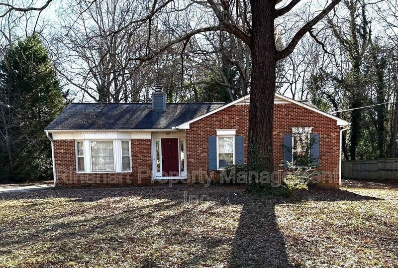 Rock Hill House: 290 Ratterree Circle