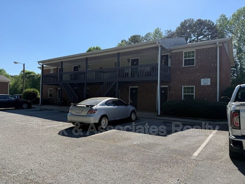 Randleman Condo: 304 Reece Ave
