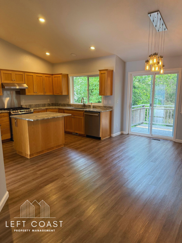 Lincoln City House: 6106 Northeast Oar Drive