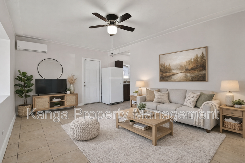 Riviera Beach House: 1257 W 35th St