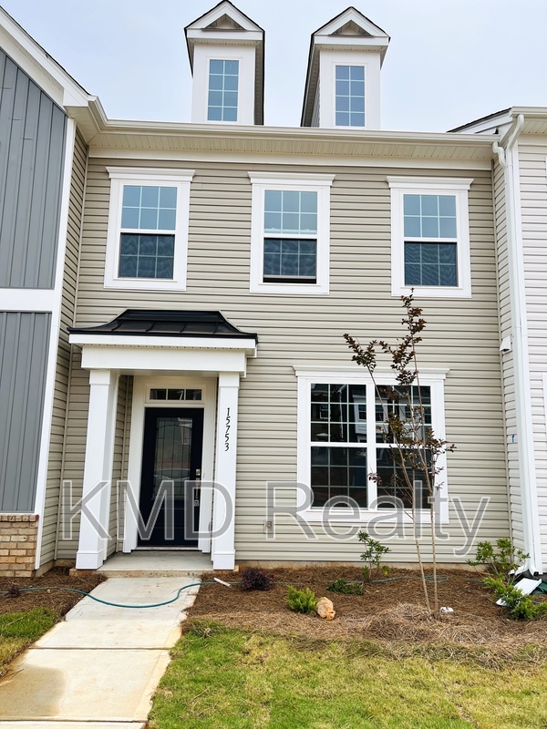 Charlotte Townhome: 15753 Country House Street