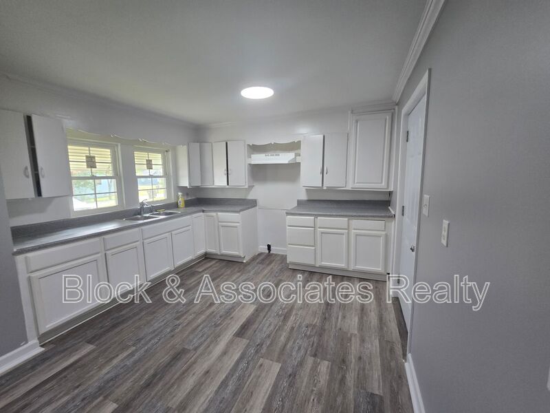 High Point House: 909 Gaines Ave