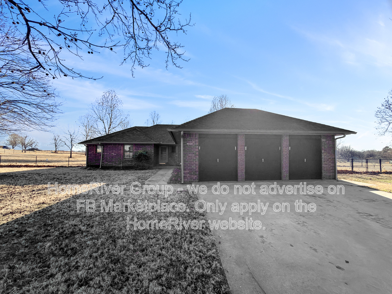 Tuttle House: 2275 Oaklawn Pl