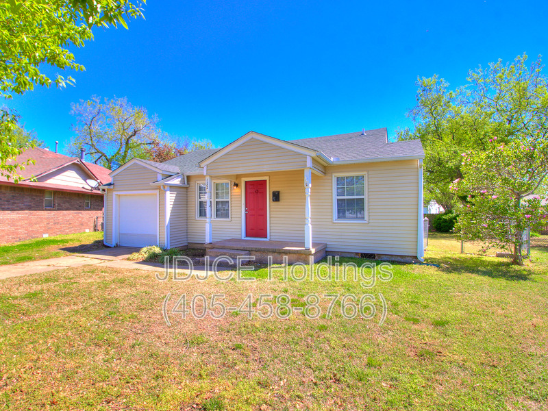 Midwest City House: 122 West Marshall Drive