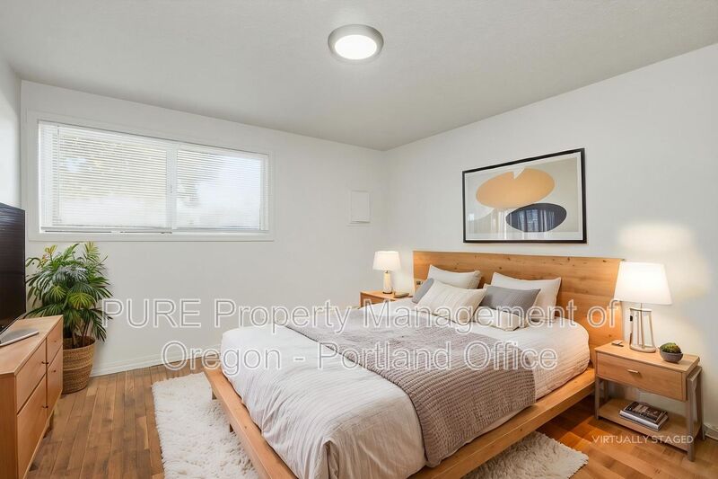 Portland Condo: 18411 E Burnside St